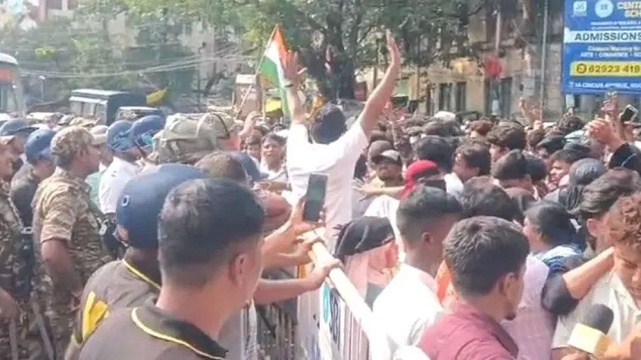 বুলডোজার অভিযানের প্রতিবাদে রণক্ষেত্র কলকাতা পার্ক সার্কাস