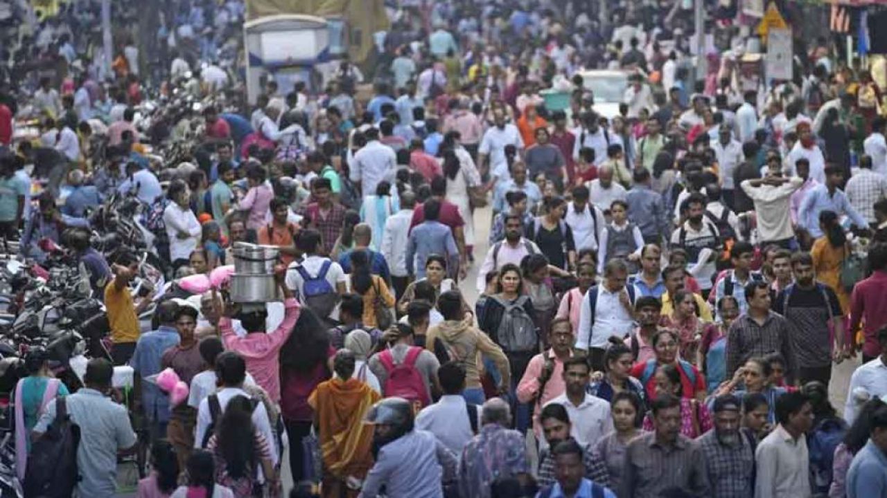 ভারতে জনসংখ্যা বাড়াতে বেশি সন্তান নেওয়ার প্রণোদনা