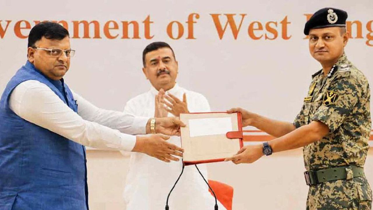 বাংলাদেশ সীমান্তে কাঁটাতারের বেড়া নির্মাণে বিএসএফকে জমি দিলেন শুভেন্দু