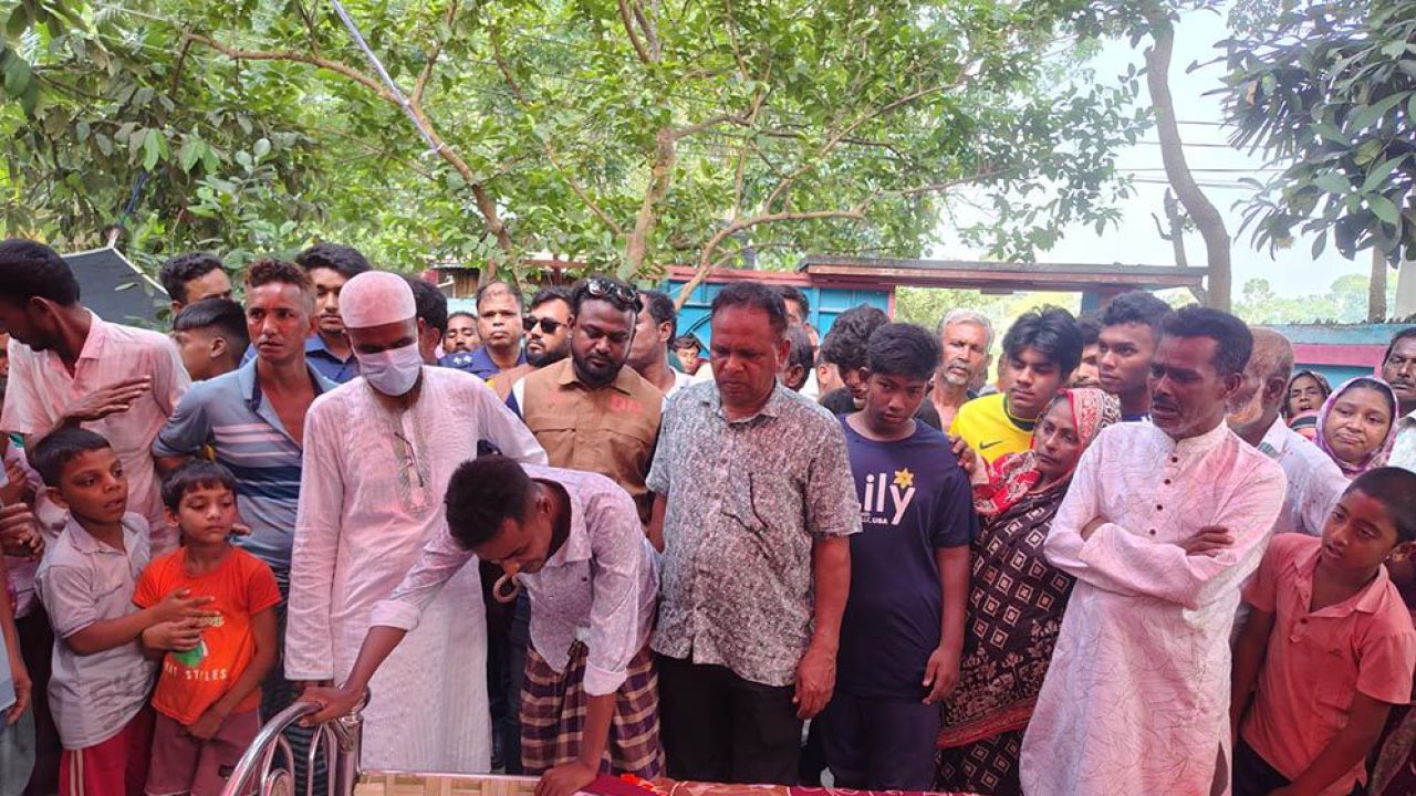 মাদকসেবনের পরিণতি: প্যারোলে মুক্তি পেয়েও বোনের জানাজায় অংশ নিতে পারলেন না যুবক