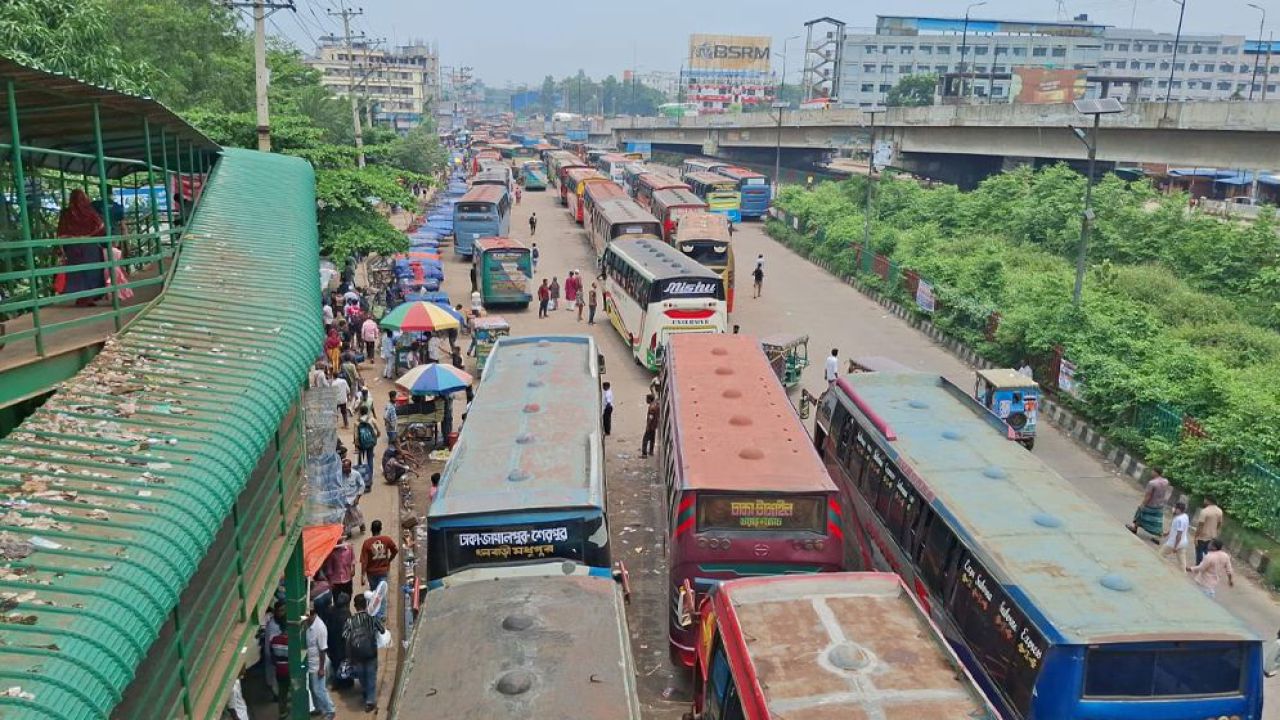 গাজীপুরে বাড়ছে ঈদযাত্রীর চাপ ও প্রশাসনের ব্যাপক প্রস্তুতি