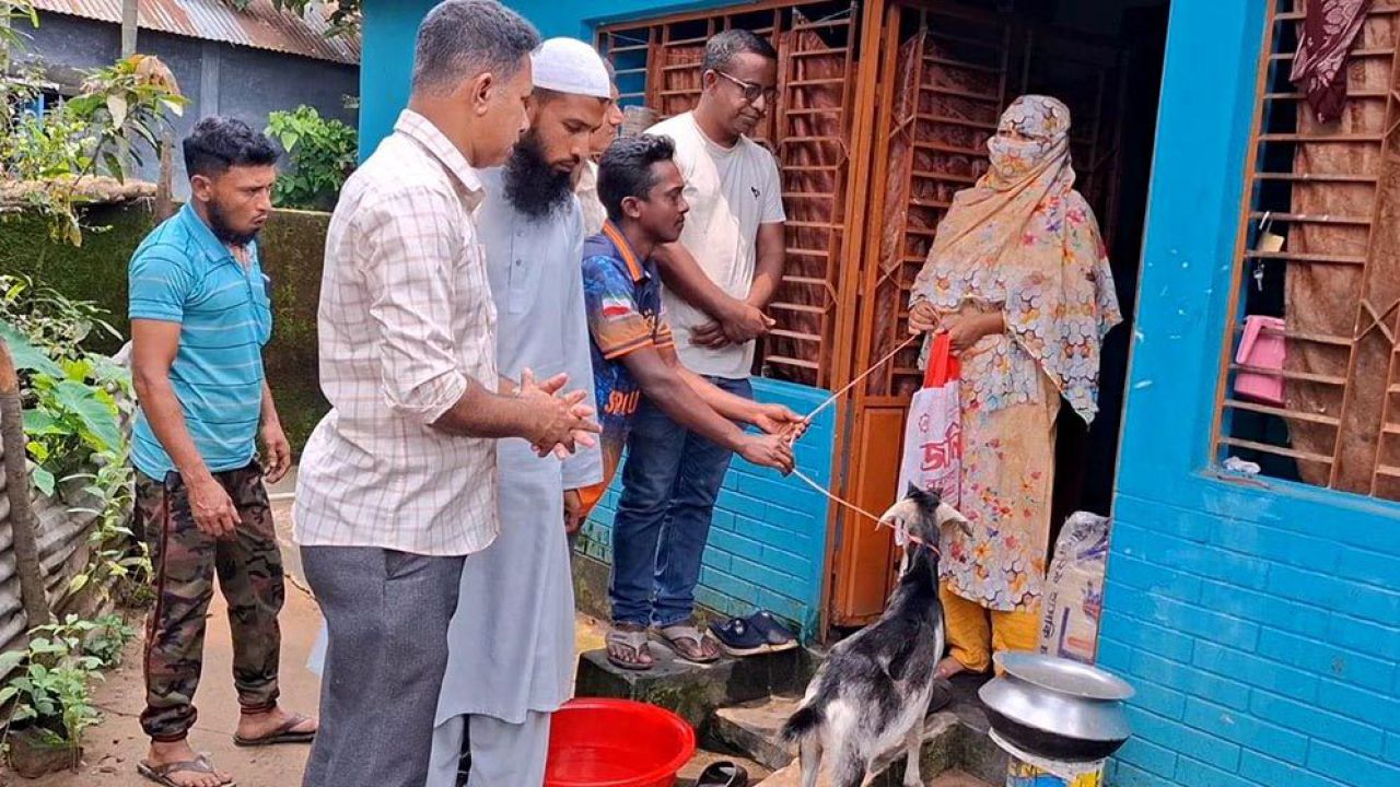 ডেপুটি স্পিকারের উদ্যোগে শহীদ পরিবারে ঈদ উপহার