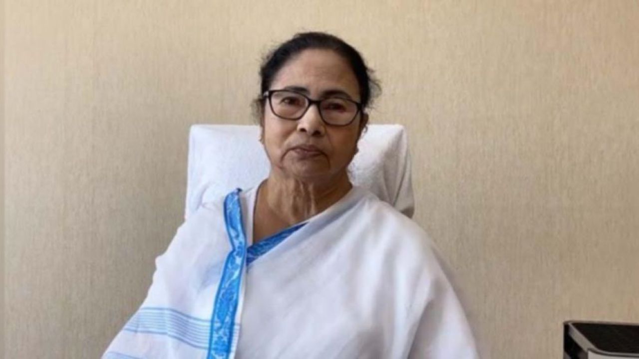 মমতার ফেসবুক লাইভে নির্বাচন ও গণতন্ত্র নিয়ে বিস্ফোরক অভিযোগ