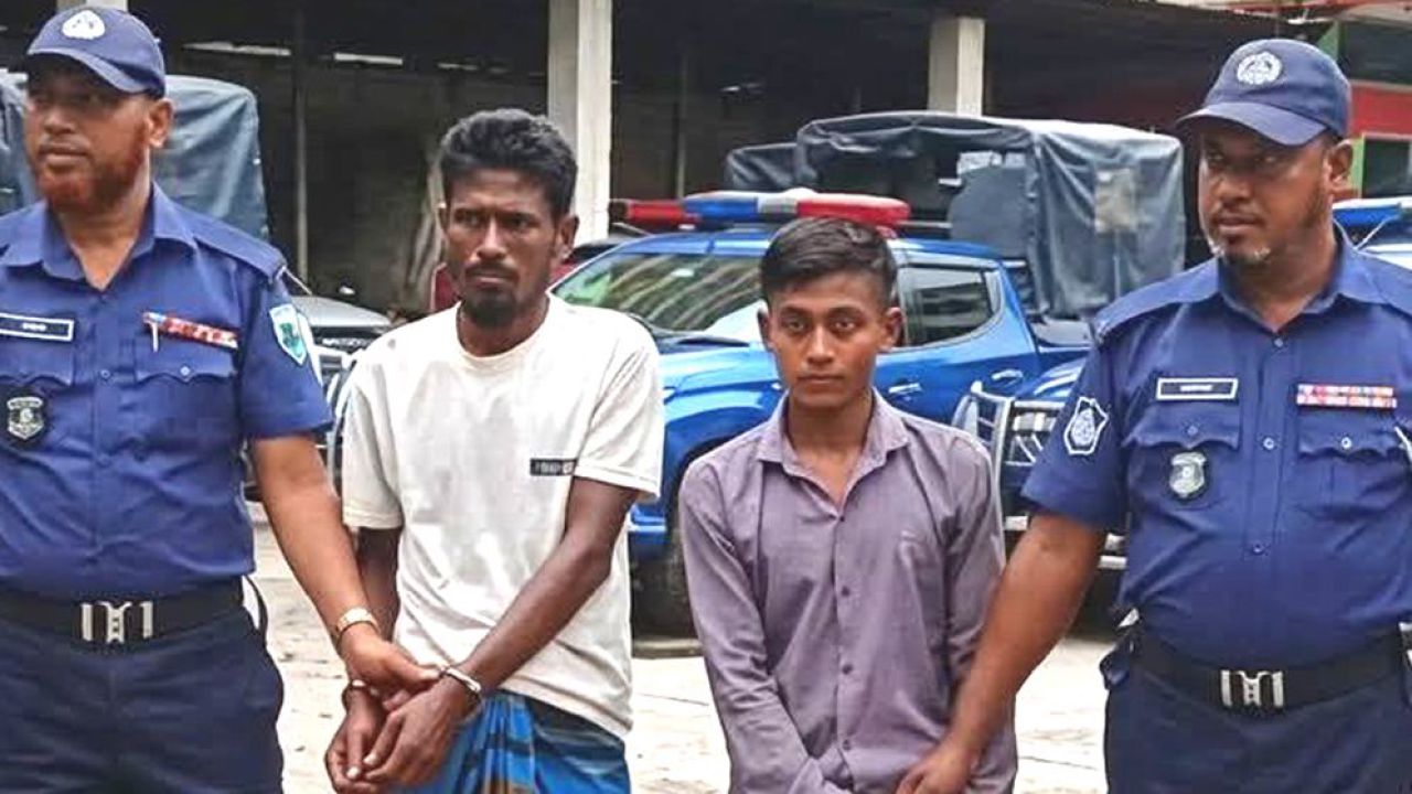 চোরকে চিনে ফেলায় গৃহবধূকে গলা কেটে হত্যা