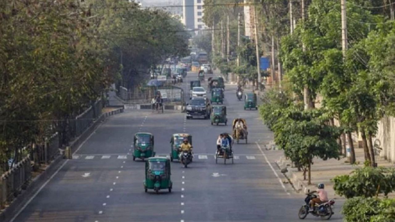 ফাঁকা ঢাকায় বাতাসের মান আজ ‘সহনীয়’