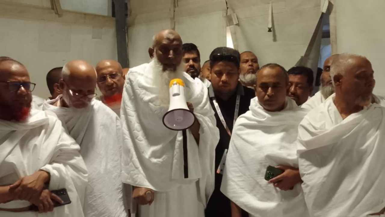 মিনায় বাংলাদেশি হাজিদের খোঁজখবর নিচ্ছেন ধর্মমন্ত্রী