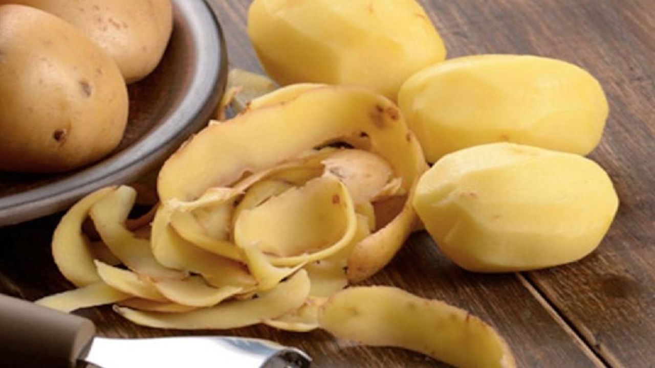 ফেলে দেওয়া আলুর খোসার চমৎকার কিছু ব্যবহার