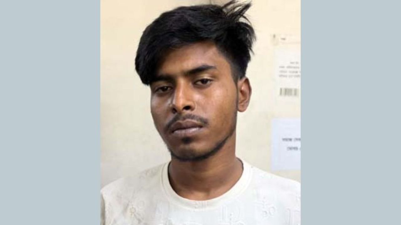 স্মার্টফোন না পেয়ে বাবাকে কুপিয়ে জখম