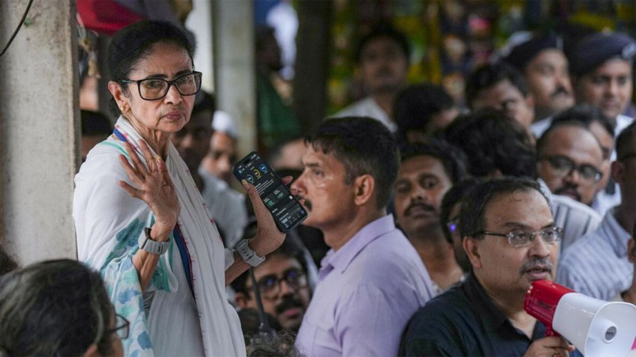 তৃণমূলের সব সাংগঠনিক কমিটি ভেঙে দিলেন মমতা