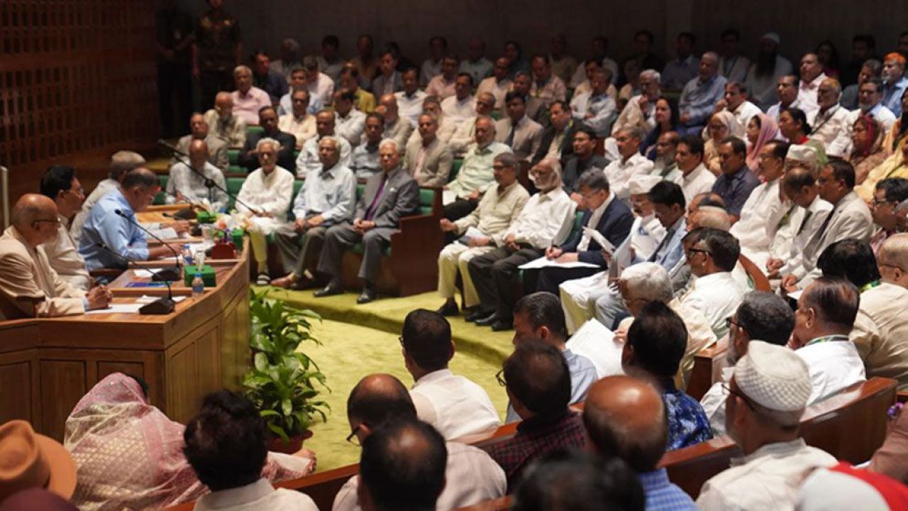 সরকারদলীয় সংসদ সদস্যদের নিয়ে সংসদীয় বৈঠকে প্রধানমন্ত্রী তারেক রহমান