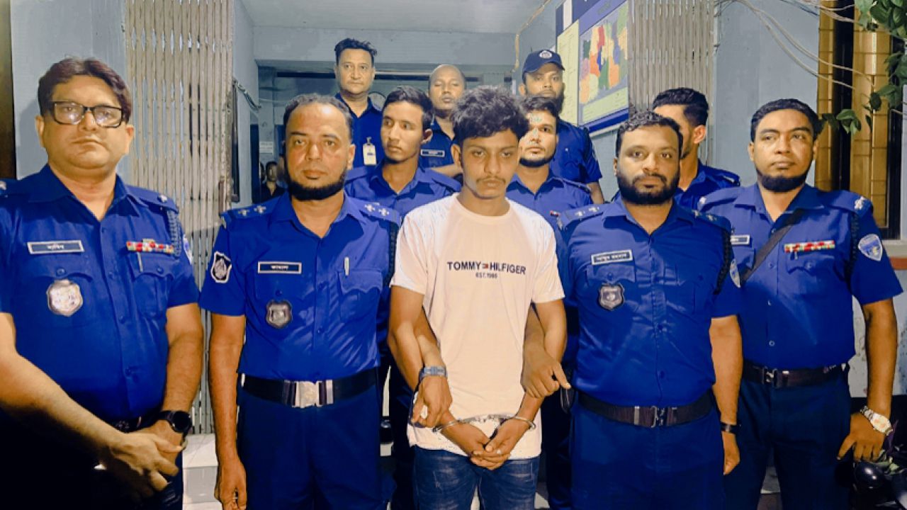 নোয়াখালীতে ৩ বিদেশি পিস্তলসহ যুবক আটক
