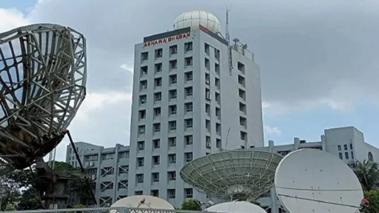 ঢাকায় আজ বজ্রসহ বৃষ্টির পূর্বাভাস আবহাওয়া দপ্তরের