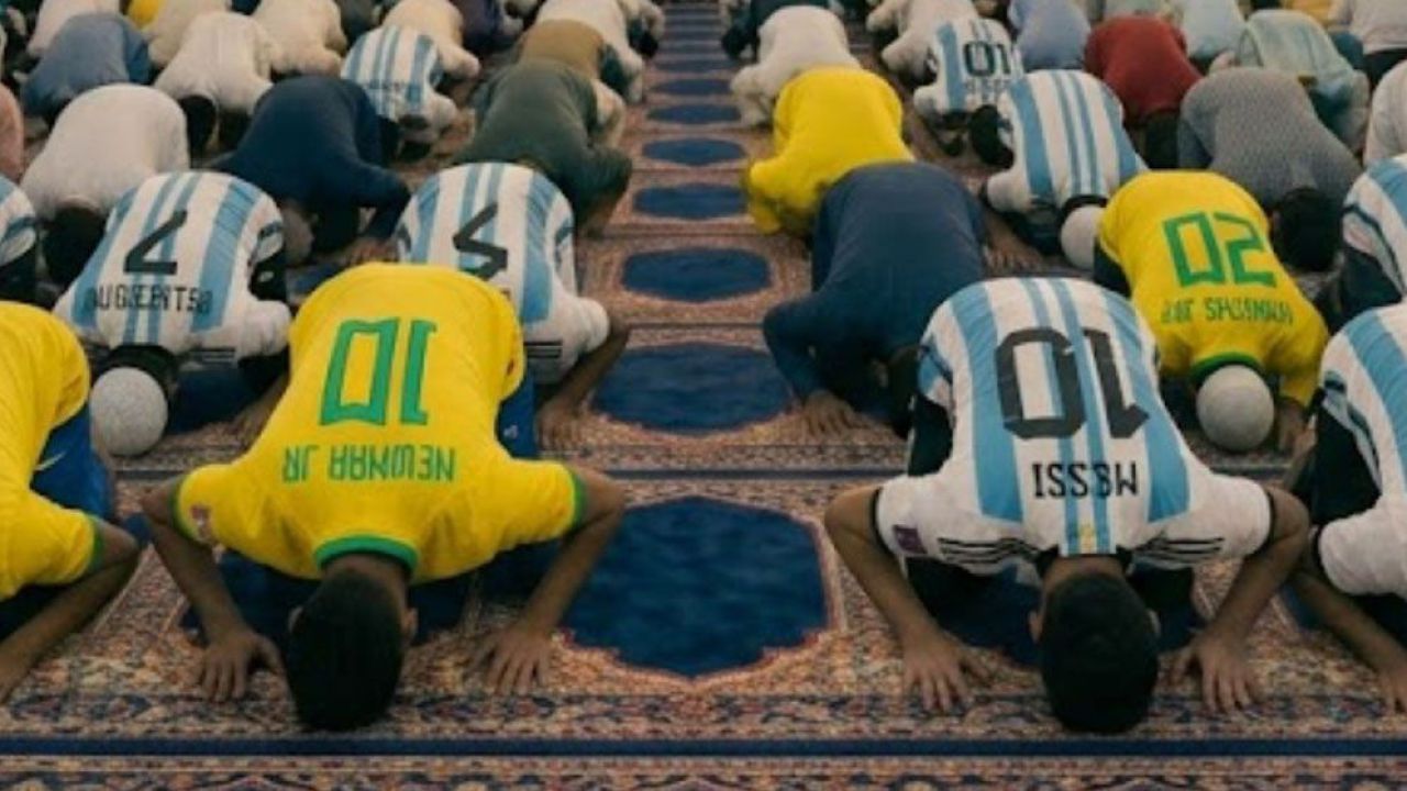 জার্সি পরে নামাজ আদায়ের ইসলামি বিধান
