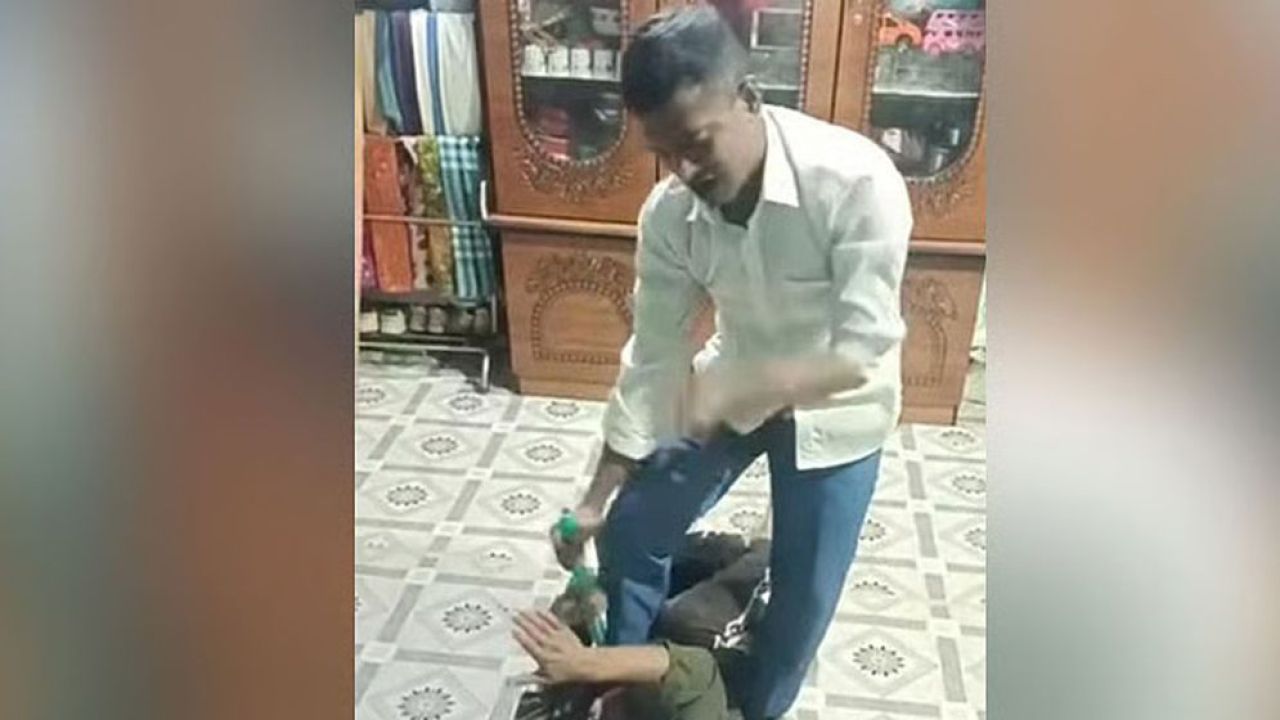 পুলিশ এড়িয়ে চোর দমনে ইউপি সদস্য, ওসির তলব