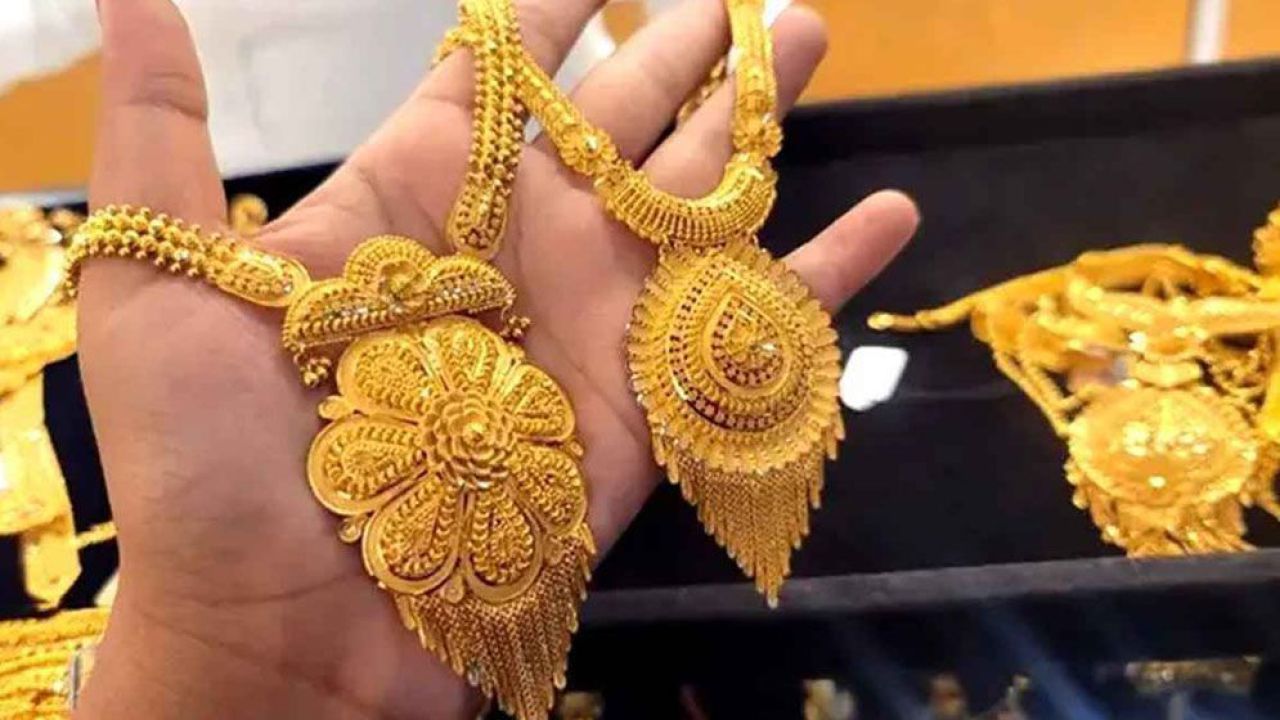 ভরিতে ৬৫৯০ টাকা বাড়িয়ে স্বর্ণের নতুন দাম নির্ধারণ করল বাজুস
