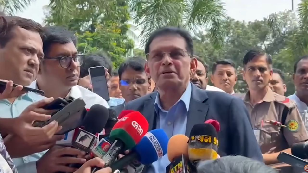 দিল্লিতে উপদেষ্টাকে আটকানো অনাকাঙ্ক্ষিত, ব্যবস্থা নিচ্ছে মন্ত্রণালয়
