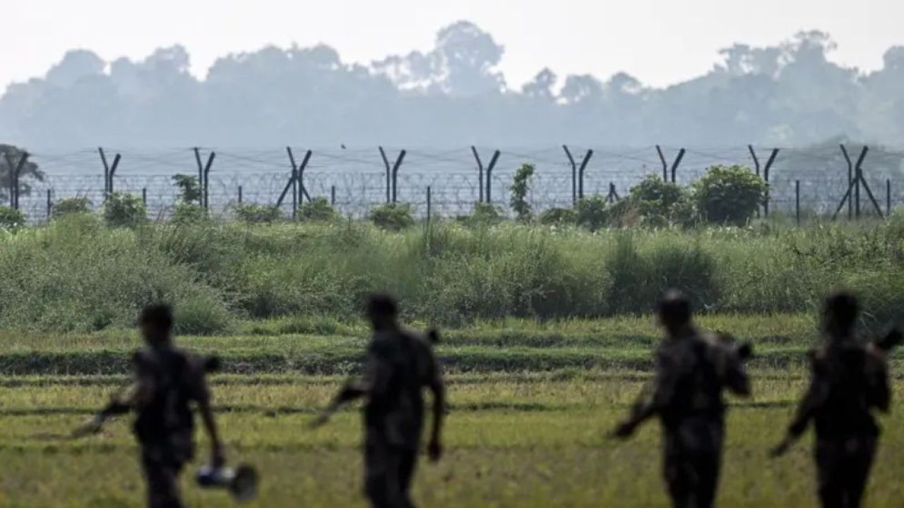 ভারত ও মিয়ানমার সীমান্তে কাঁটাতারের বেড়া