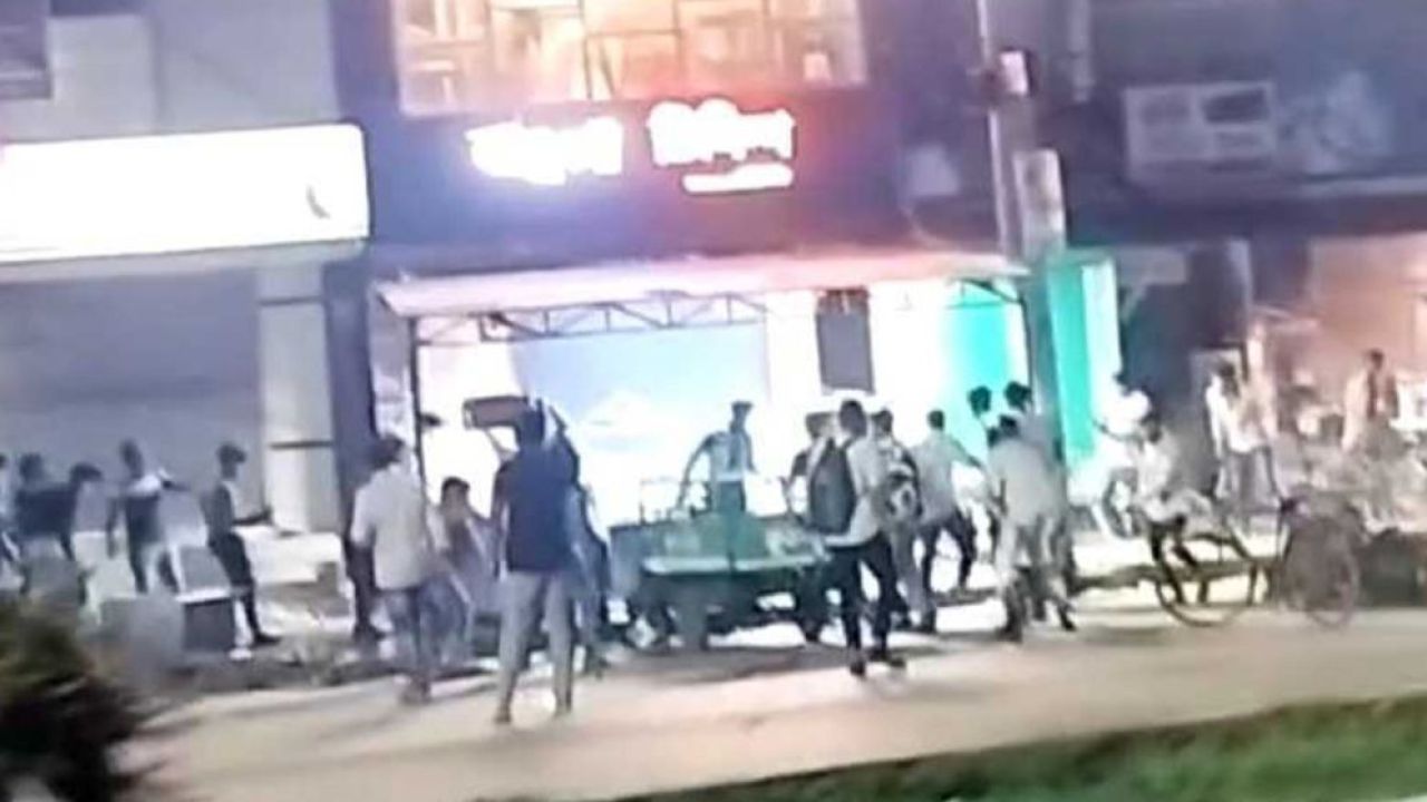 রাজশাহীর দুই হোটেলে হাতবোমা হামলা, আহত ৩ পুলিশ সদস্য