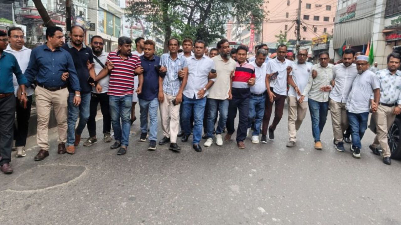 কার্যক্রম নিষিদ্ধ আওয়ামী লীগকে রুখে দিতে পল্টনে পদবঞ্চিত যুবদল নেতাদের বিক্ষোভ