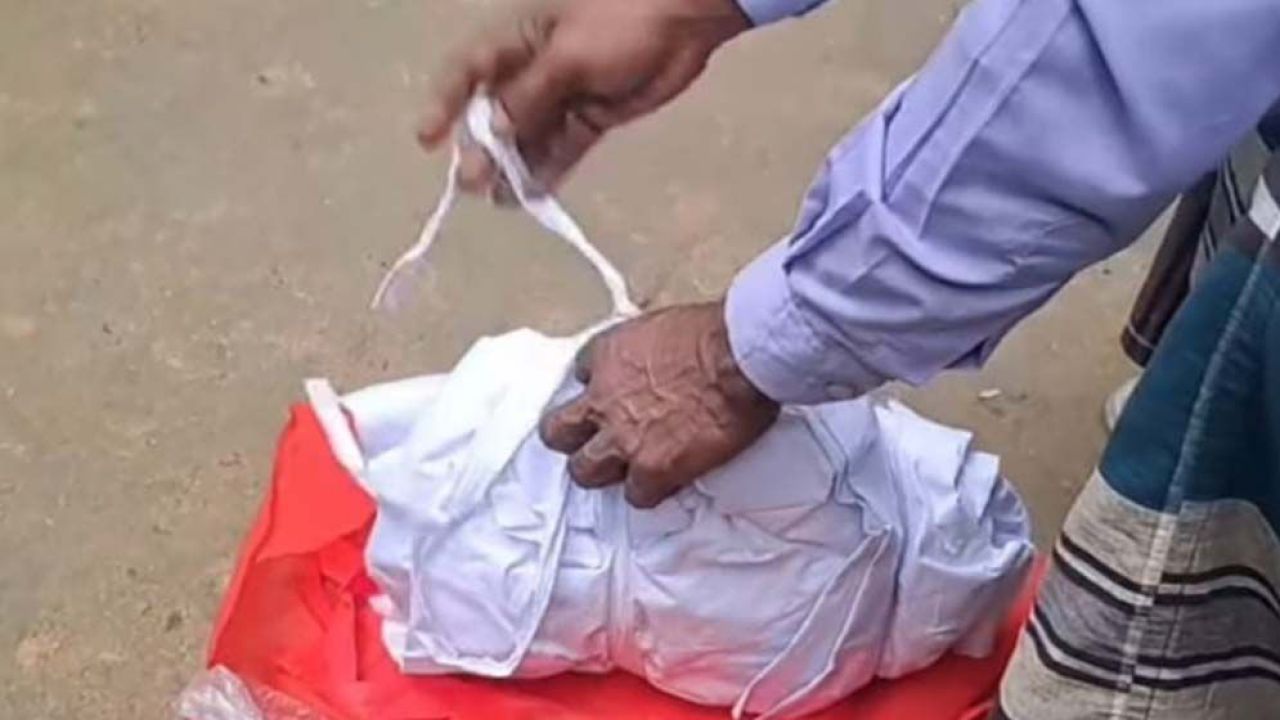 রাজবাড়ীতে গভীর রাতে কাফনের কাপড় ও চিঠি পাঠিয়ে প্রাণনাশের হুমকি