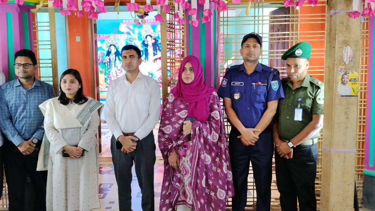 ফরিদপুর উপজেলার বিভিন্ন পূজামণ্ডপ পরিদর্শনে পাবনা জেলা প্রশাসক